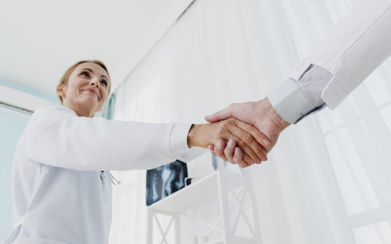 Nově vznikající klinika v Praze ve Vysočanech hledá větší počet lékařů/lékařek – praktiků i specialistů – 1000 Kč/h