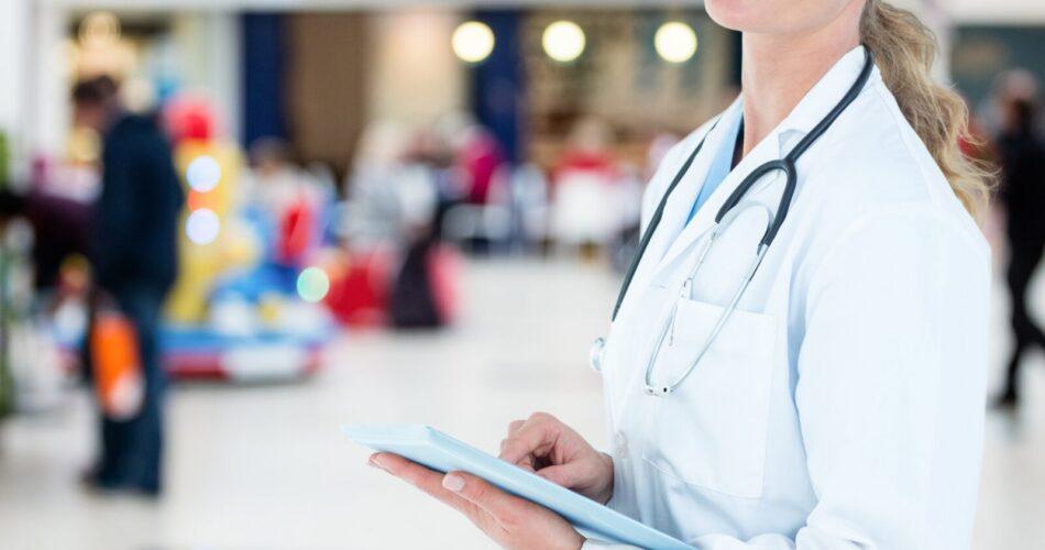 Hledáme lékaře/lékařky v oborech ortopedie, dermatologie, psychiatrie a PLS (Praha) – odměna až 1200 Kč/hod