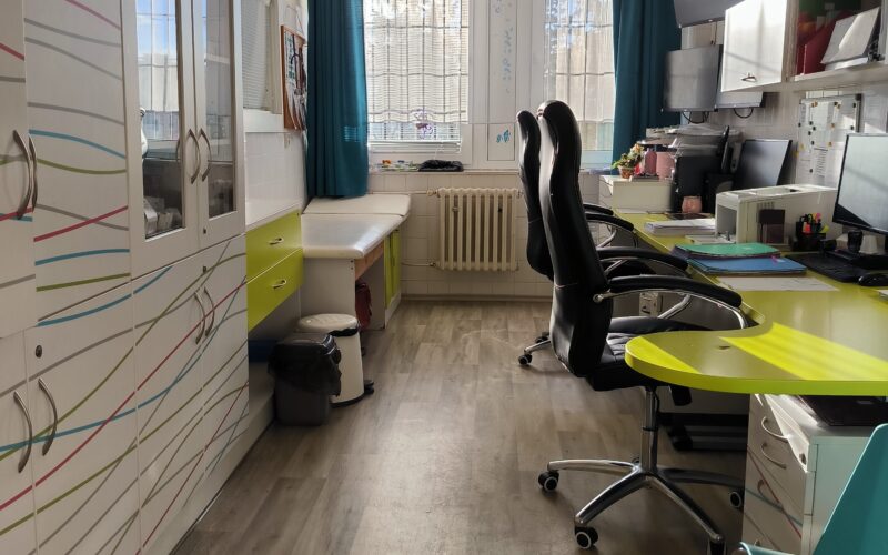 Dětská psychiatrická nemocnice Louny přijme nového kolegu/kolegyni na pozici:  Lékař/ka dětské a dorostové psychiatrie