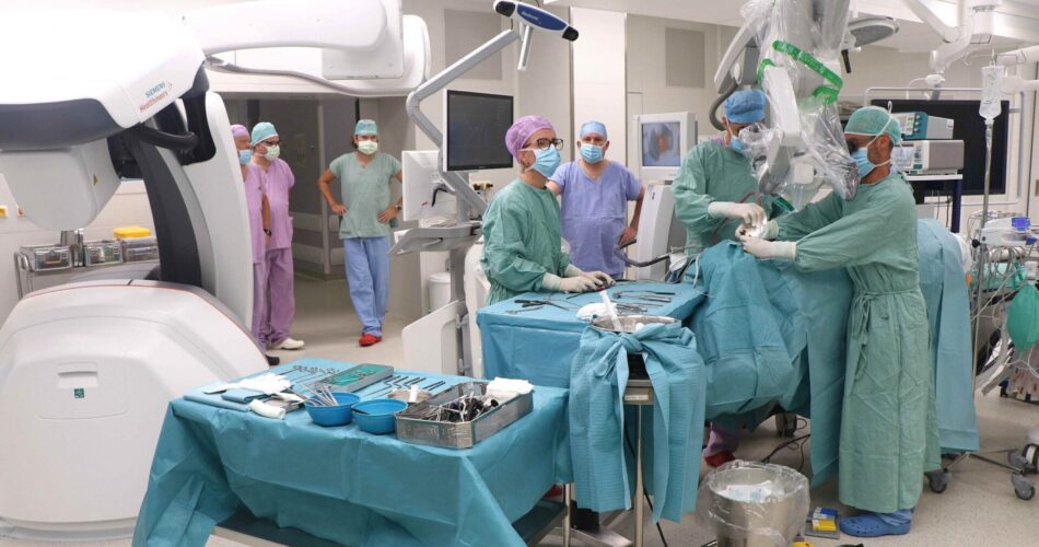 Krajská zdravotní Masarykova nemocnice přijme absolventku/absolventa na neurochirurgickou kliniku
